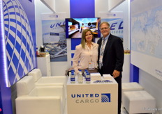 US based United Cargo operates many cargo flights all over the world. In Colombia, Mildred Garcia is the one keeping contact with all the growers. Terry Phillips helps overseeing the business from 'home', that is, Houston.